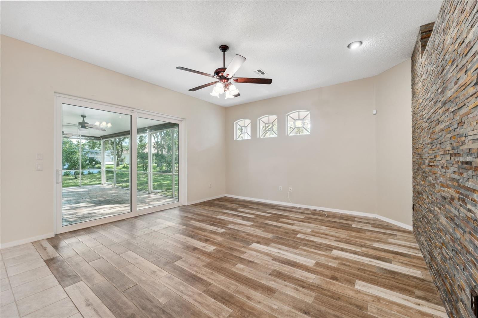 Listing photo id 17 for 10296 Palmgren