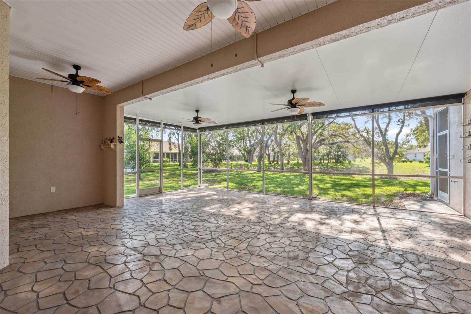 Listing photo id 36 for 10296 Palmgren