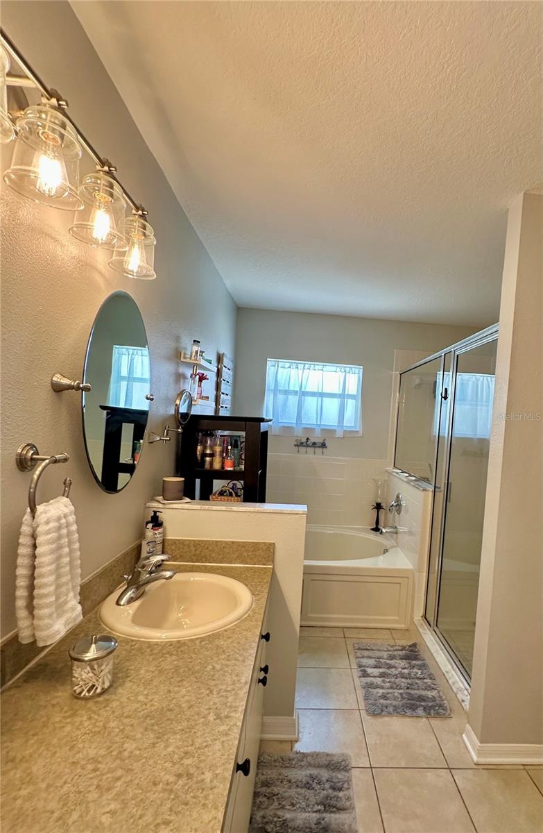 Image 27 of 39 For 9808 Riverchase Drive