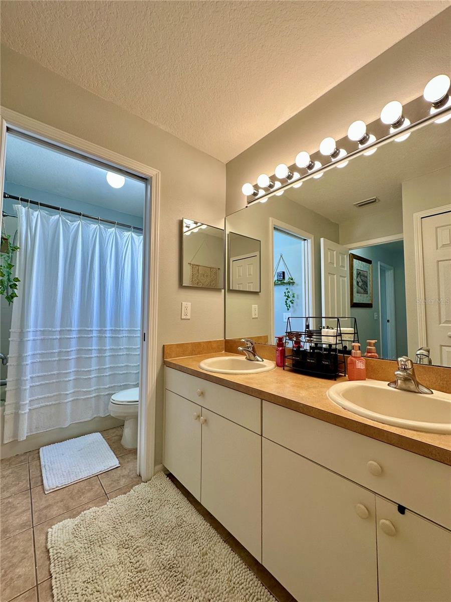 Image 31 of 39 For 9808 Riverchase Drive