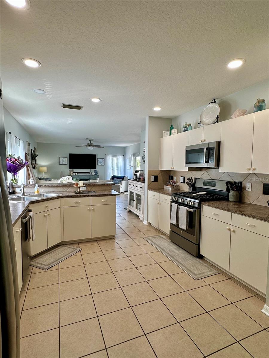 Image 6 of 39 For 9808 Riverchase Drive