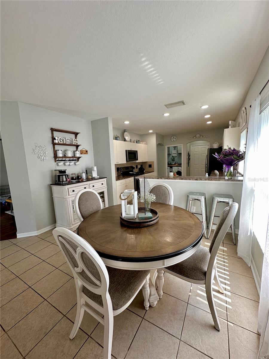 Image 9 of 39 For 9808 Riverchase Drive