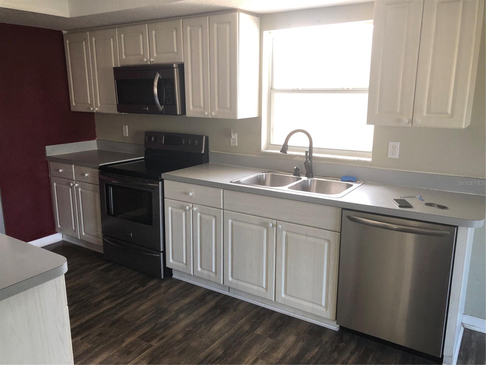 Listing photo id 8 for 11160 Leland Street