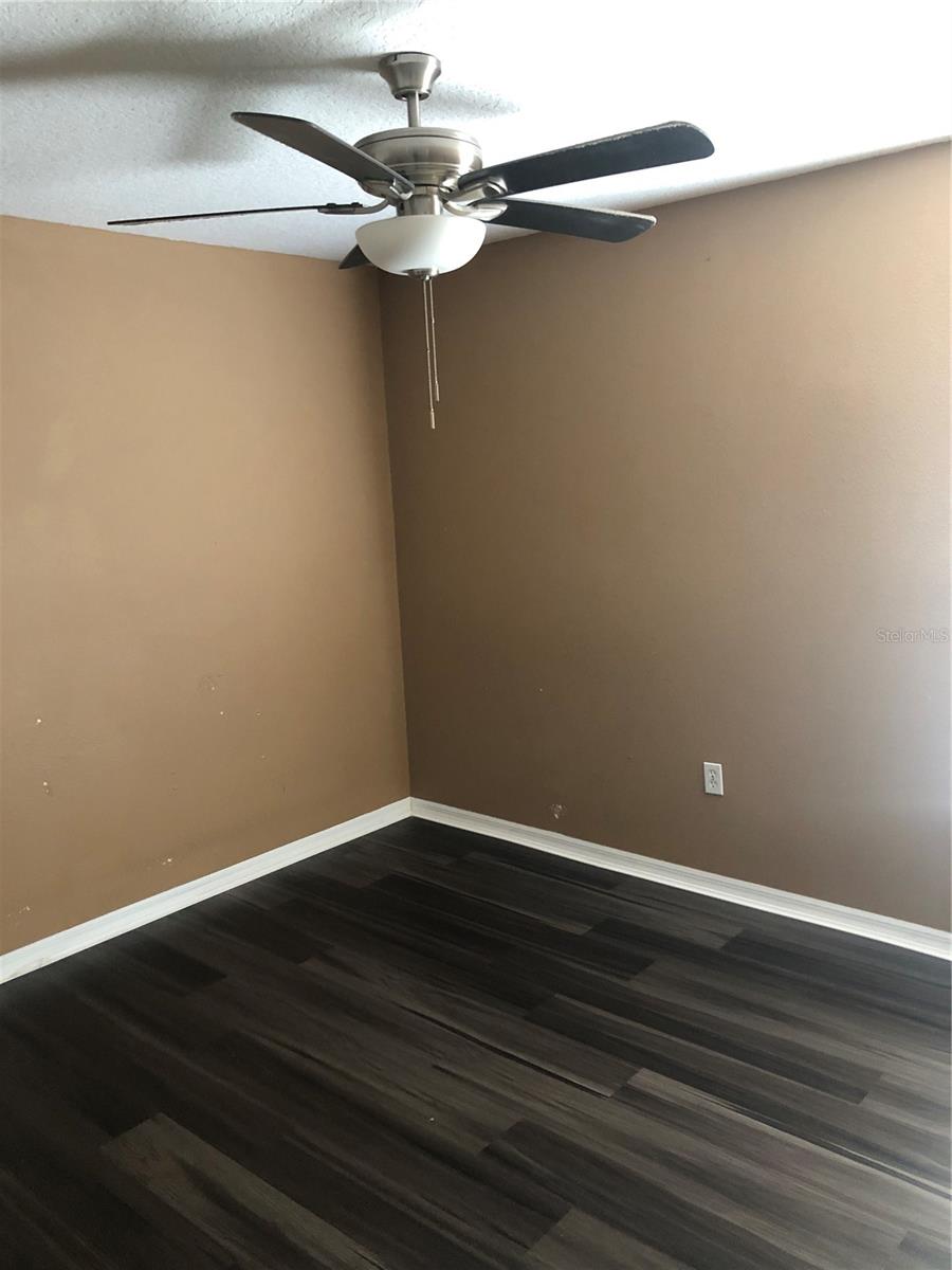 Listing photo id 21 for 11160 Leland Street