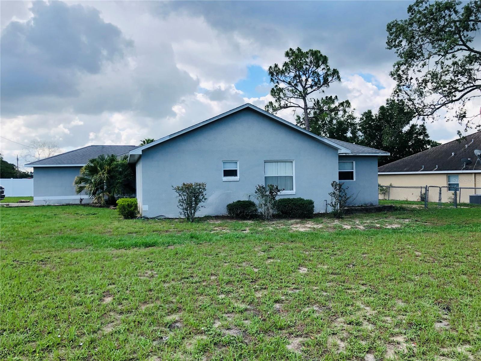 Listing photo id 2 for 11160 Leland Street