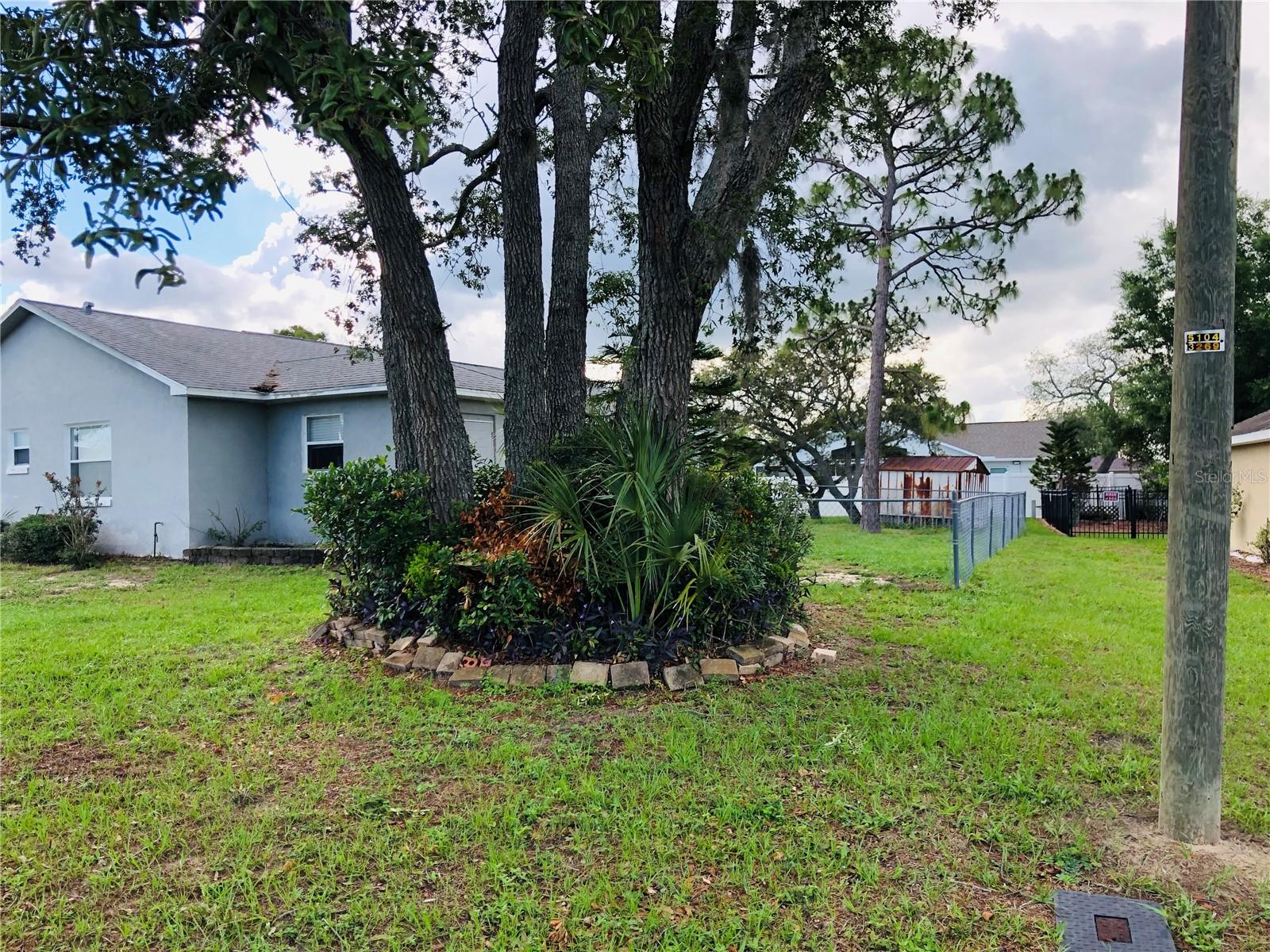 Listing photo id 3 for 11160 Leland Street