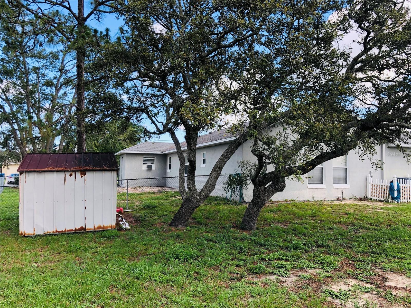 Listing photo id 5 for 11160 Leland Street