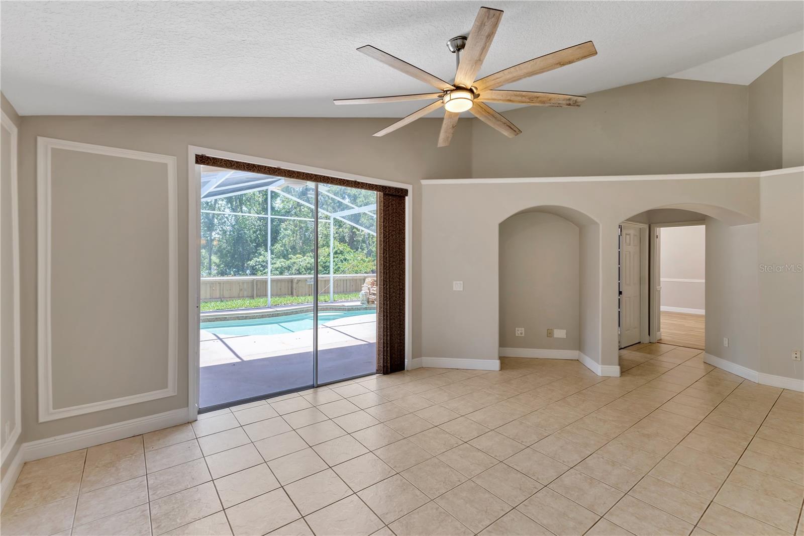Image 11 of 49 For 9729 Bay Colony Drive