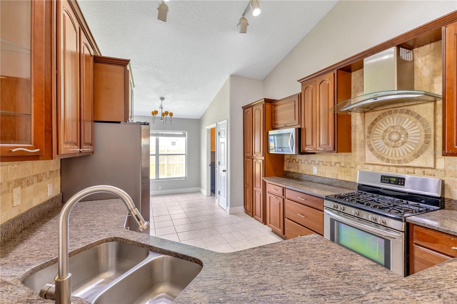 Image 13 of 49 For 9729 Bay Colony Drive