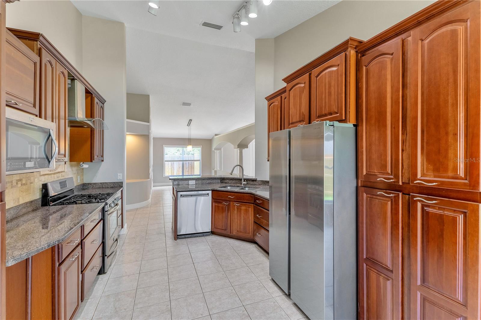 Image 14 of 49 For 9729 Bay Colony Drive