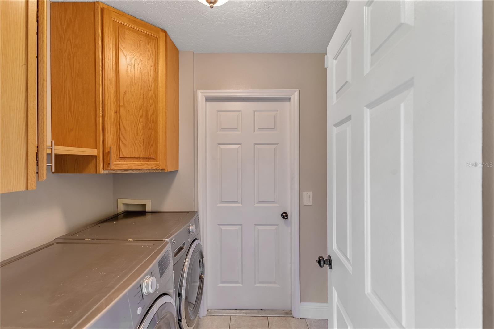 Image 15 of 49 For 9729 Bay Colony Drive