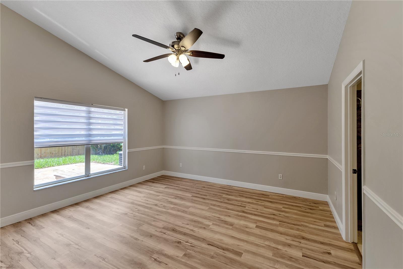 Image 16 of 49 For 9729 Bay Colony Drive