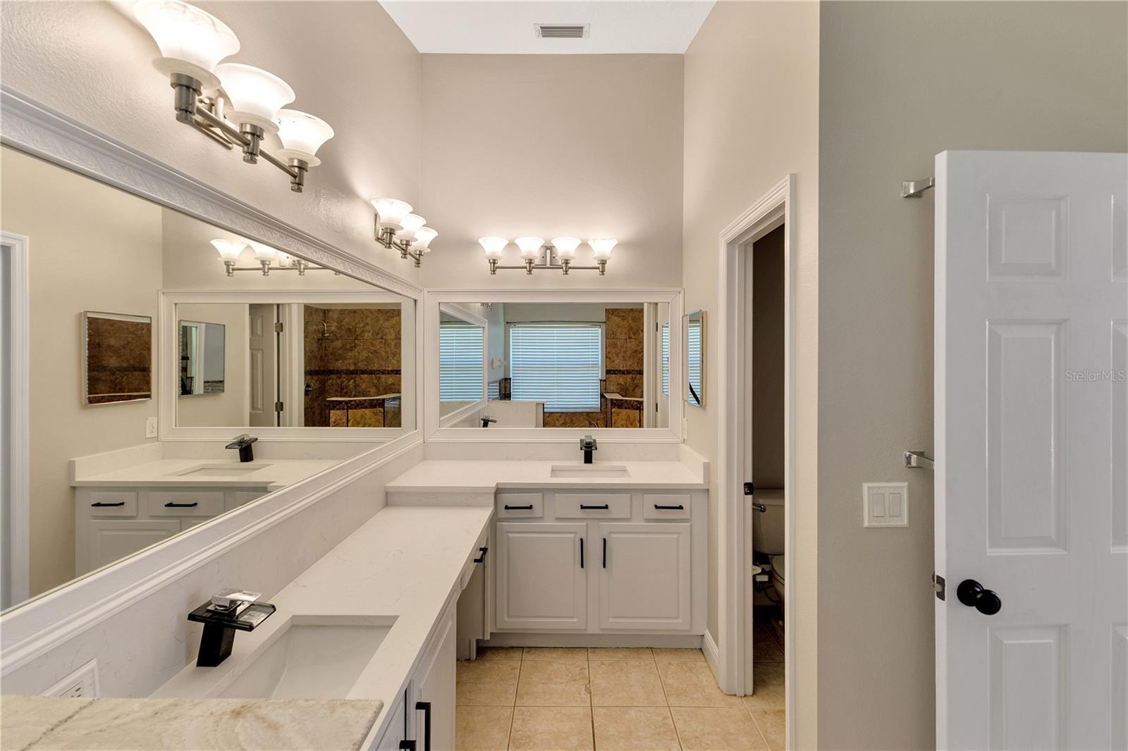 Image 20 of 49 For 9729 Bay Colony Drive