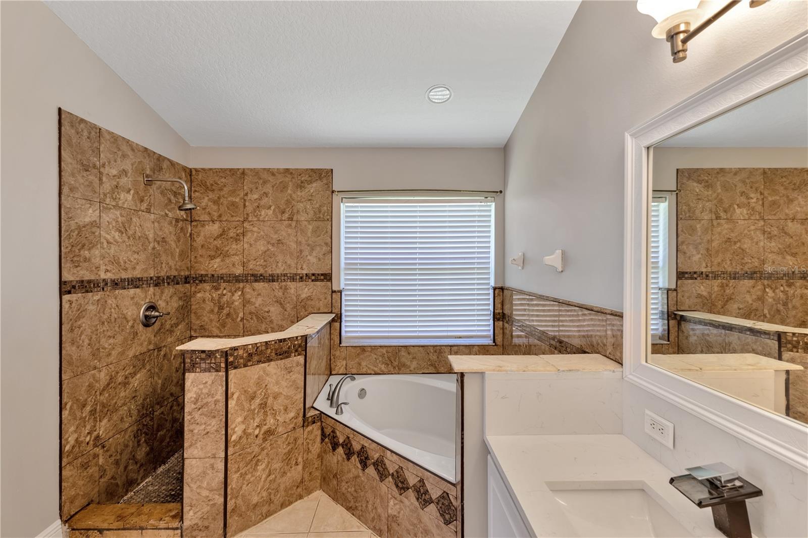 Image 21 of 49 For 9729 Bay Colony Drive