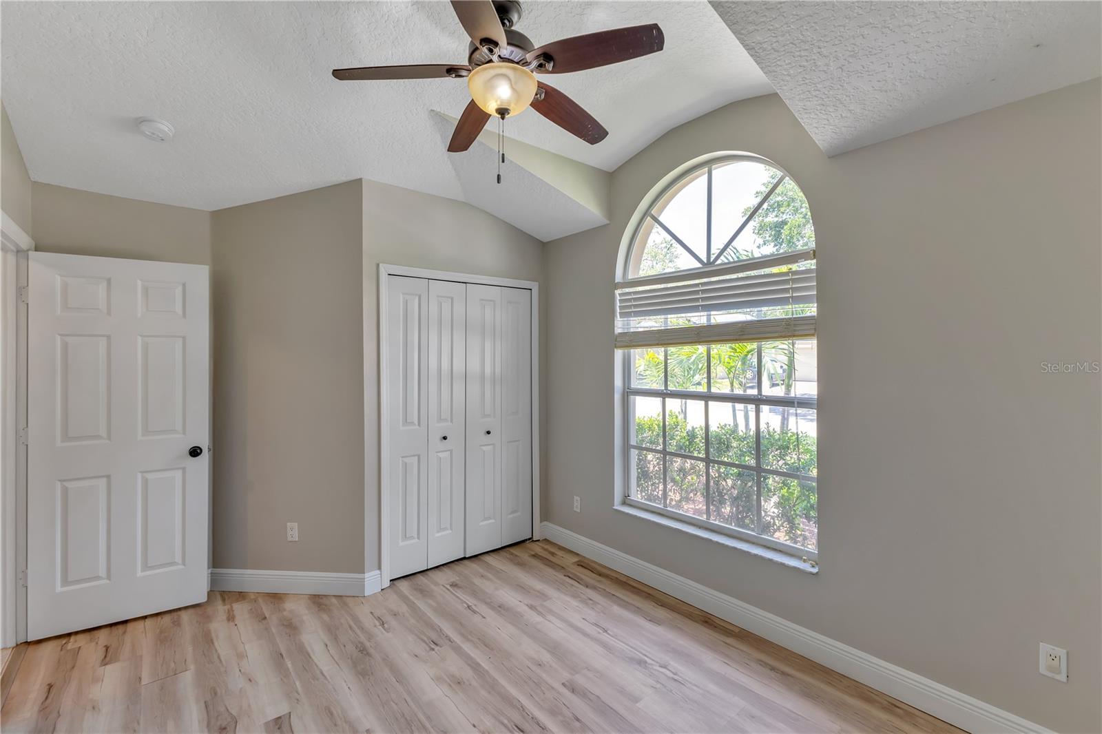 Image 24 of 49 For 9729 Bay Colony Drive
