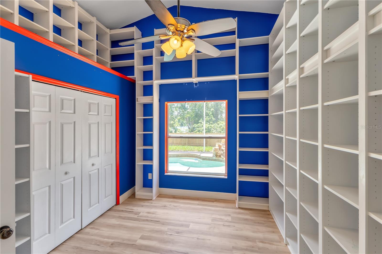 Image 27 of 49 For 9729 Bay Colony Drive
