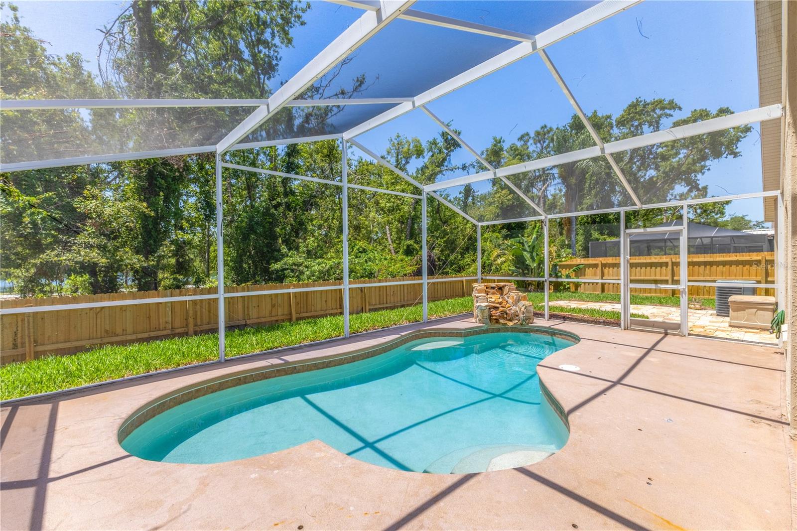 Image 31 of 49 For 9729 Bay Colony Drive