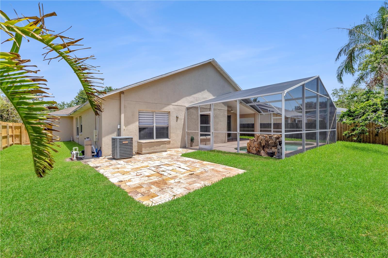 Image 32 of 49 For 9729 Bay Colony Drive