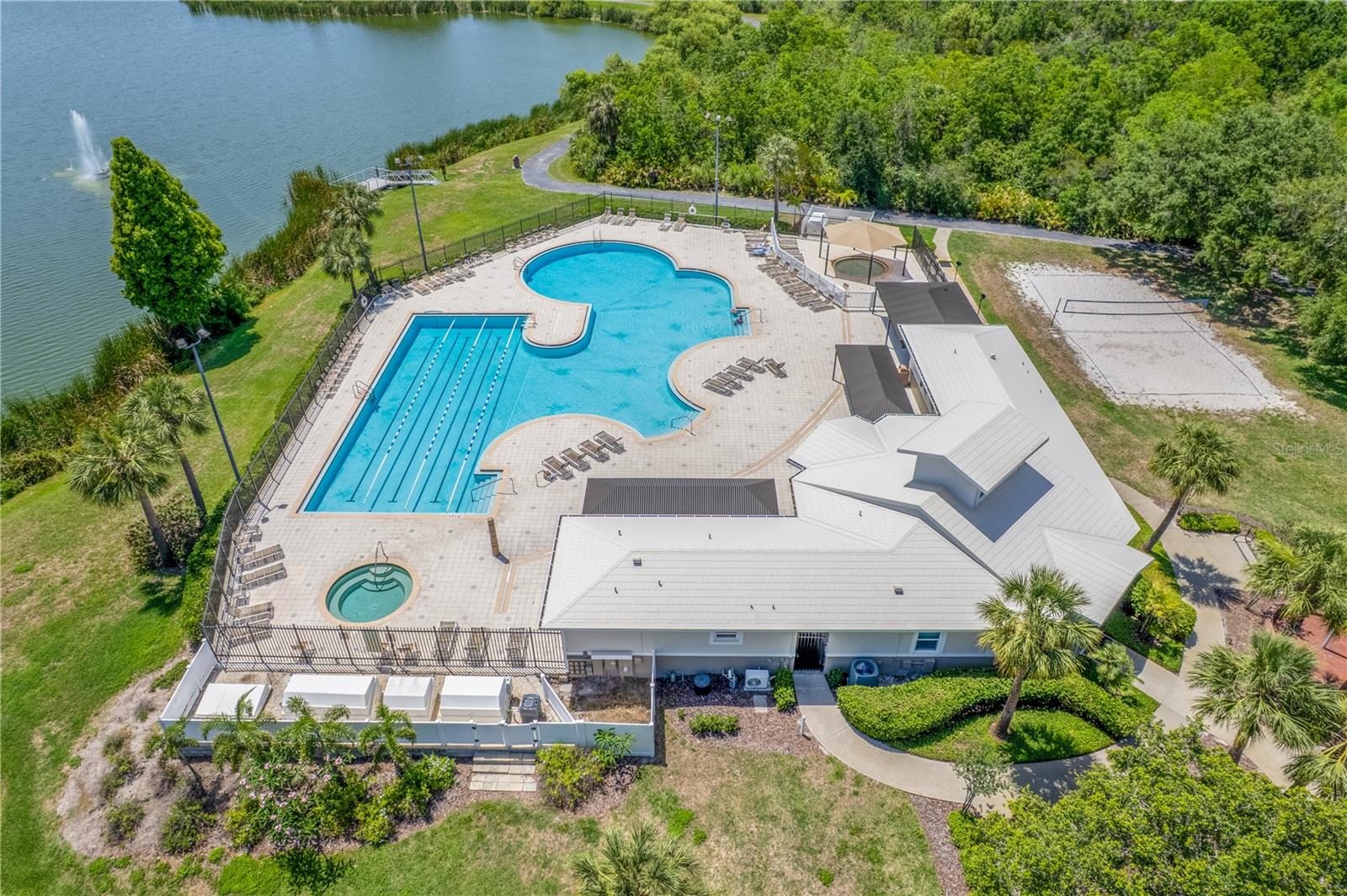 Image 38 of 49 For 9729 Bay Colony Drive