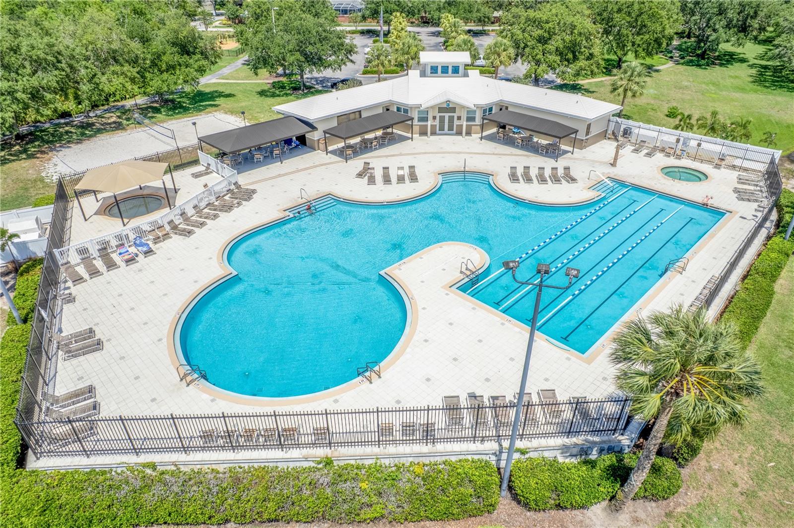 Image 39 of 49 For 9729 Bay Colony Drive