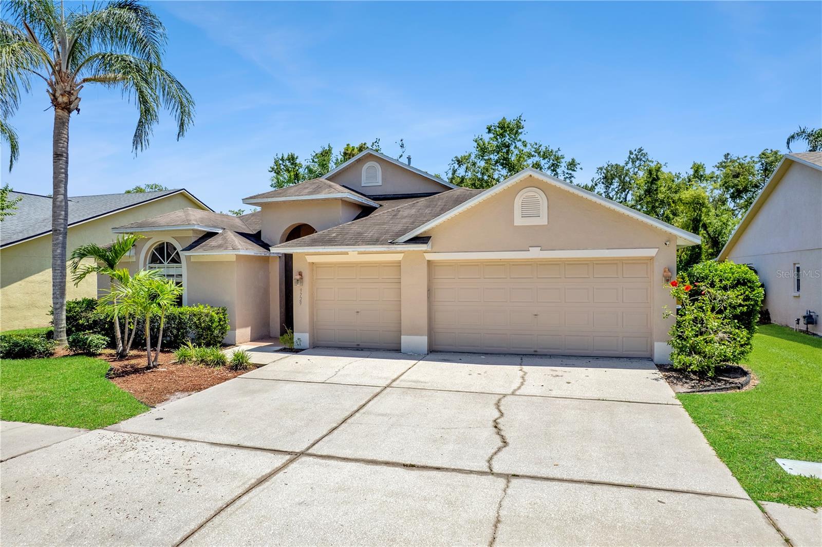 Image 4 of 49 For 9729 Bay Colony Drive