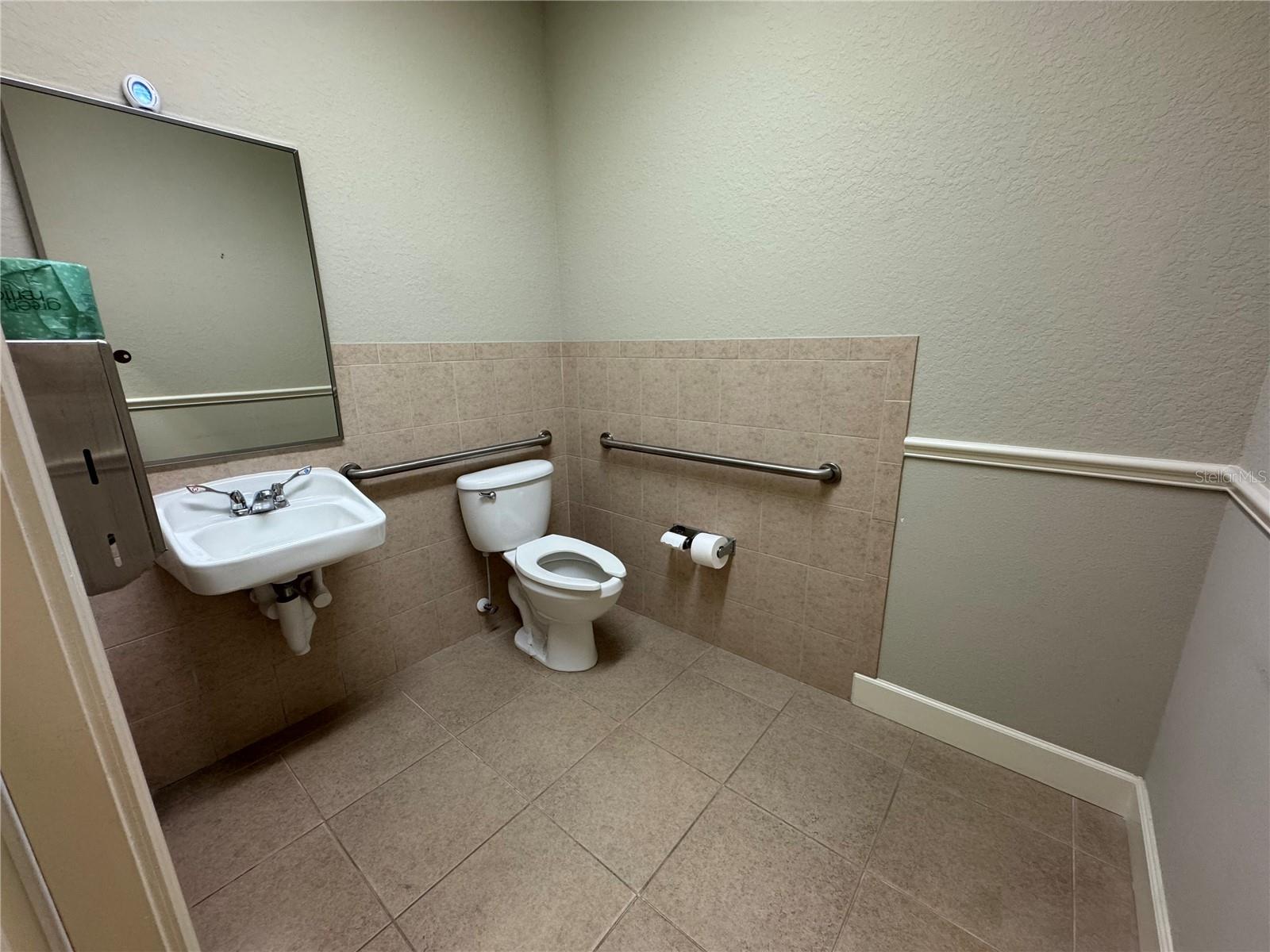 Listing photo id 11 for 9400 River Crossing Boulevard 102