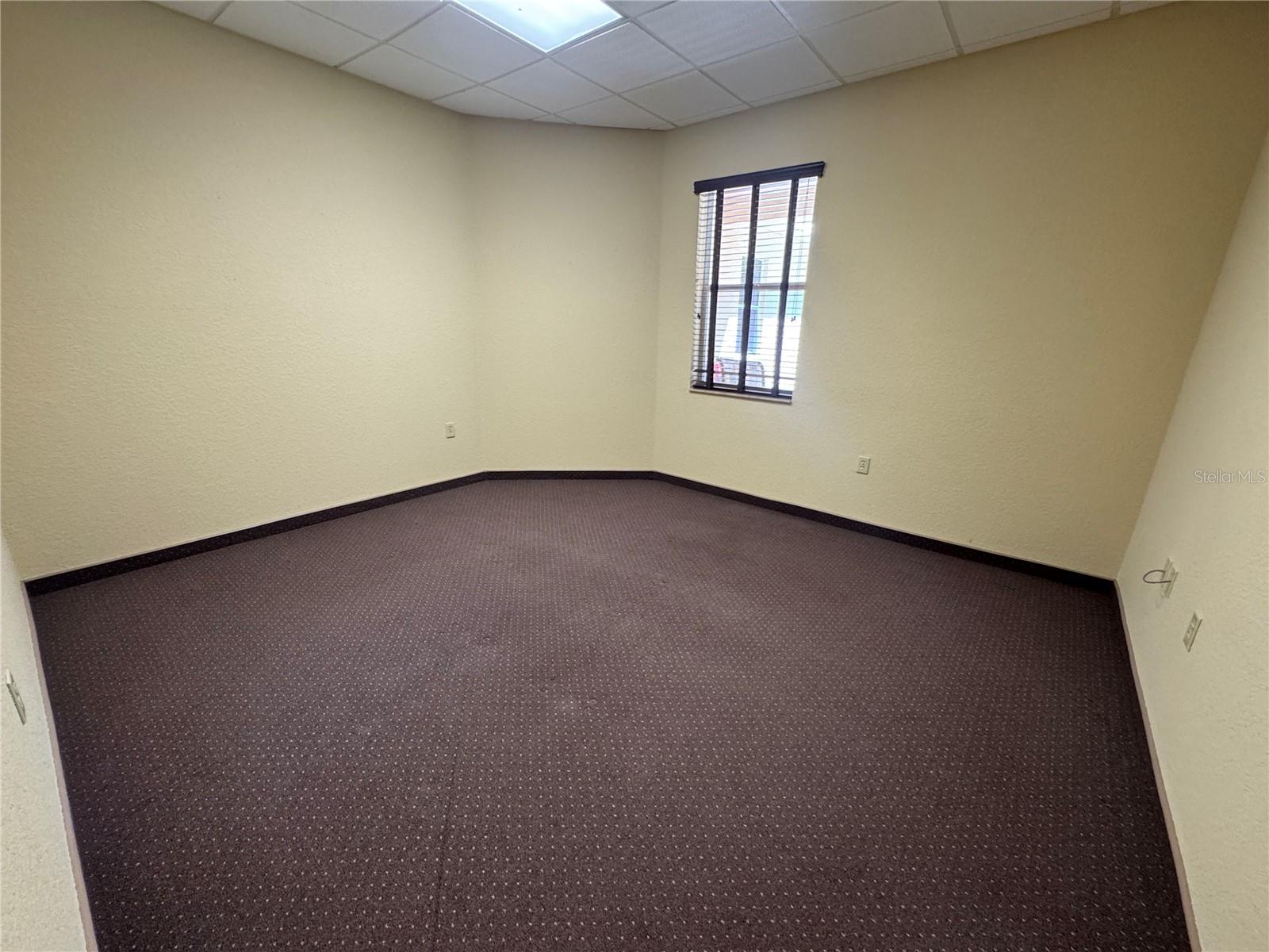 Listing photo id 4 for 9400 River Crossing Boulevard 102