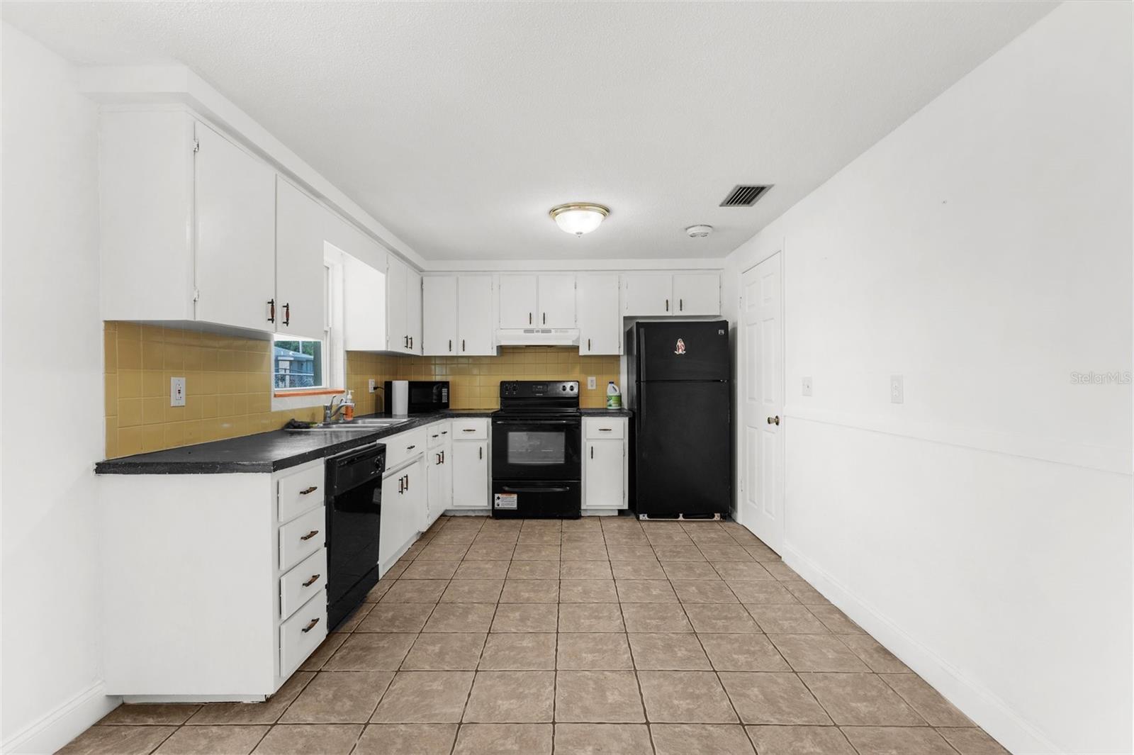 Image 18 of 28 For 5330 Poinsettia Drive