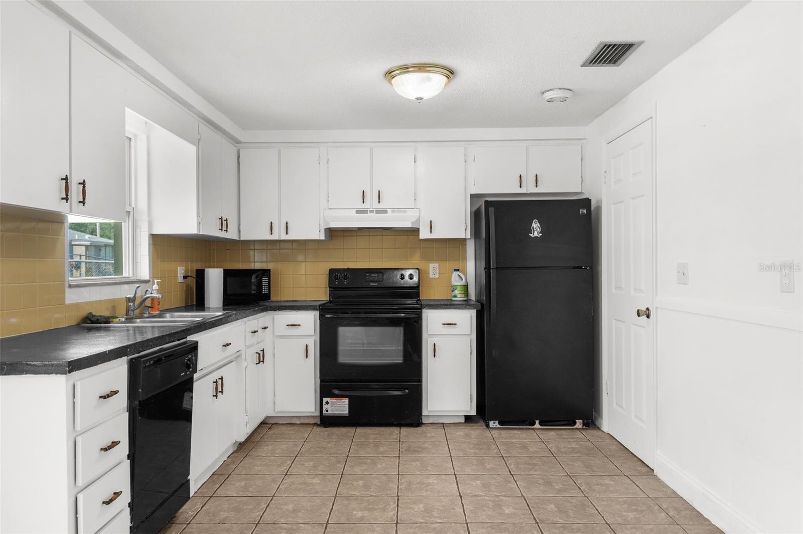 Image 19 of 28 For 5330 Poinsettia Drive