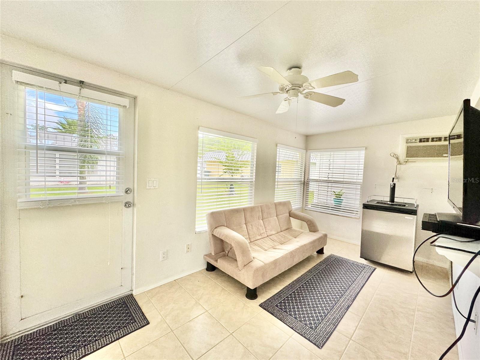 Listing photo id 36 for 11619 Boynton Lane