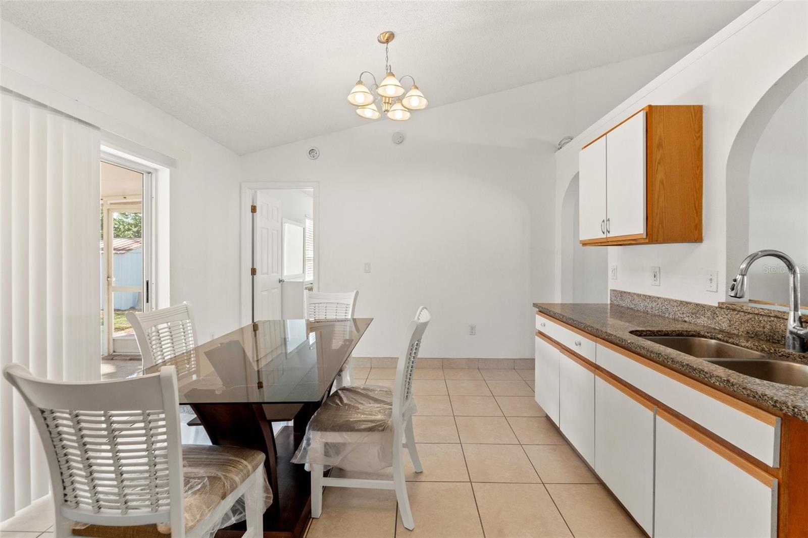 Image 11 of 27 For 13935 Coronado Drive