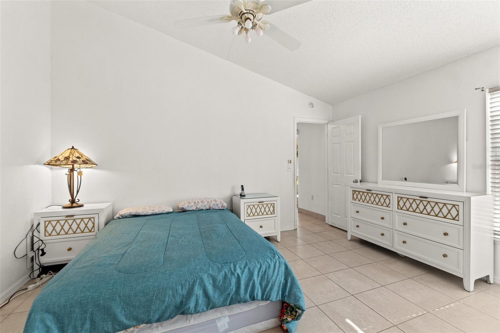 Image 12 of 27 For 13935 Coronado Drive