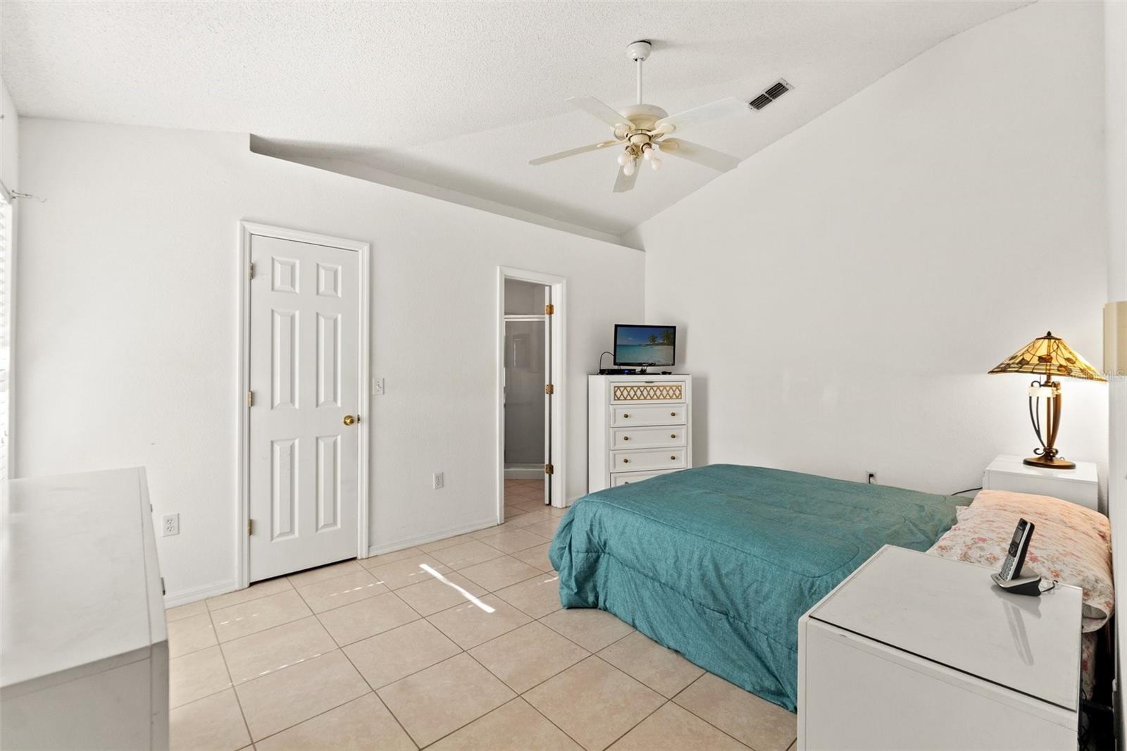 Image 13 of 27 For 13935 Coronado Drive