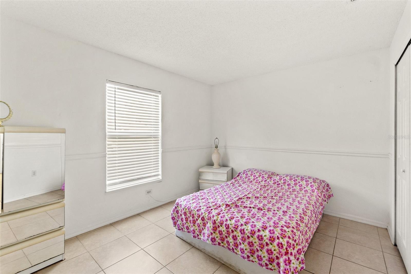 Image 17 of 27 For 13935 Coronado Drive