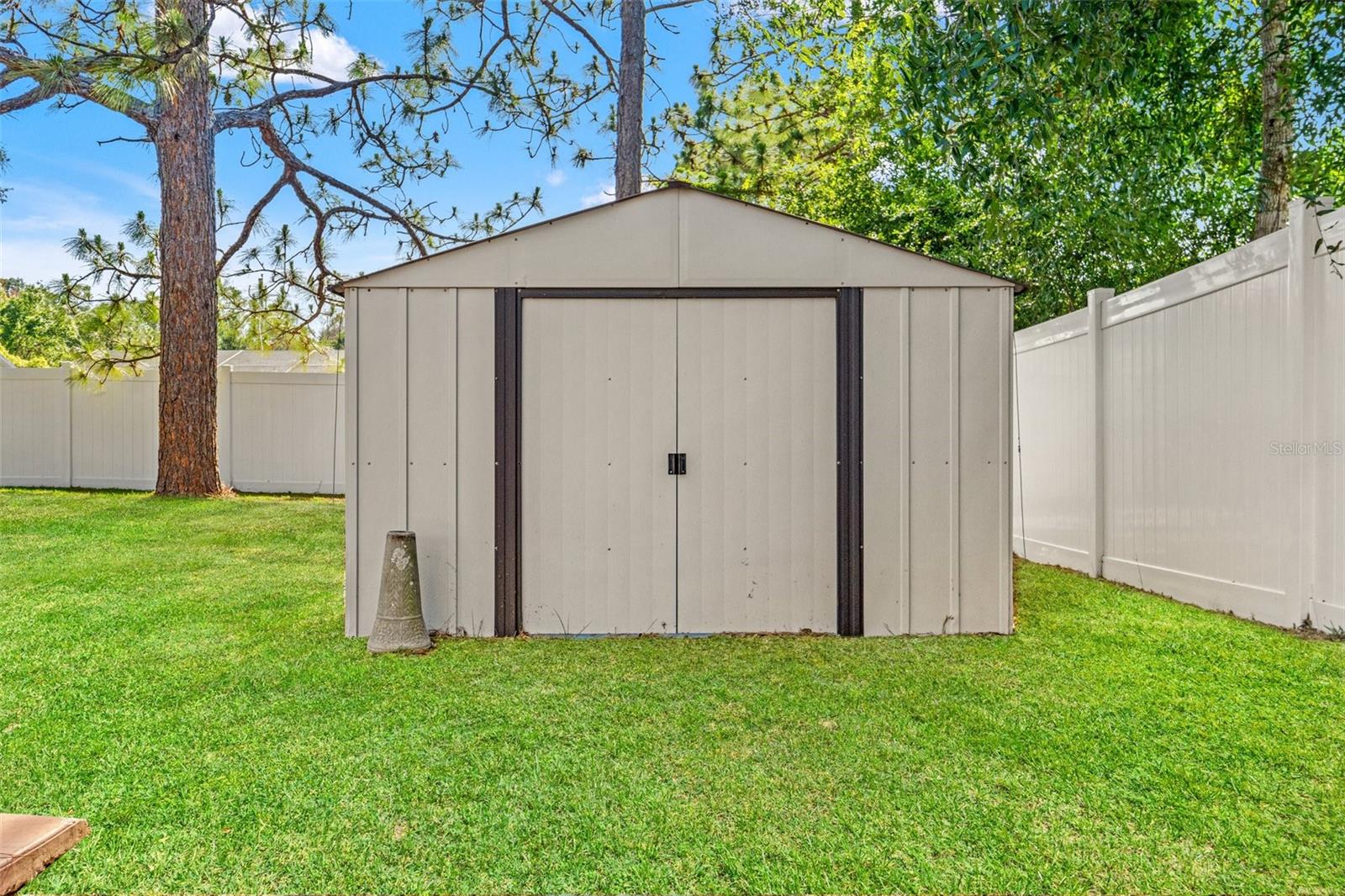 Image 21 of 27 For 13935 Coronado Drive