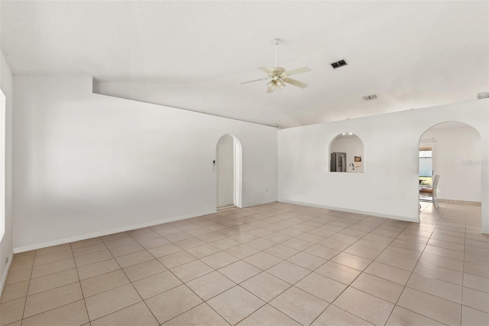 Image 6 of 27 For 13935 Coronado Drive