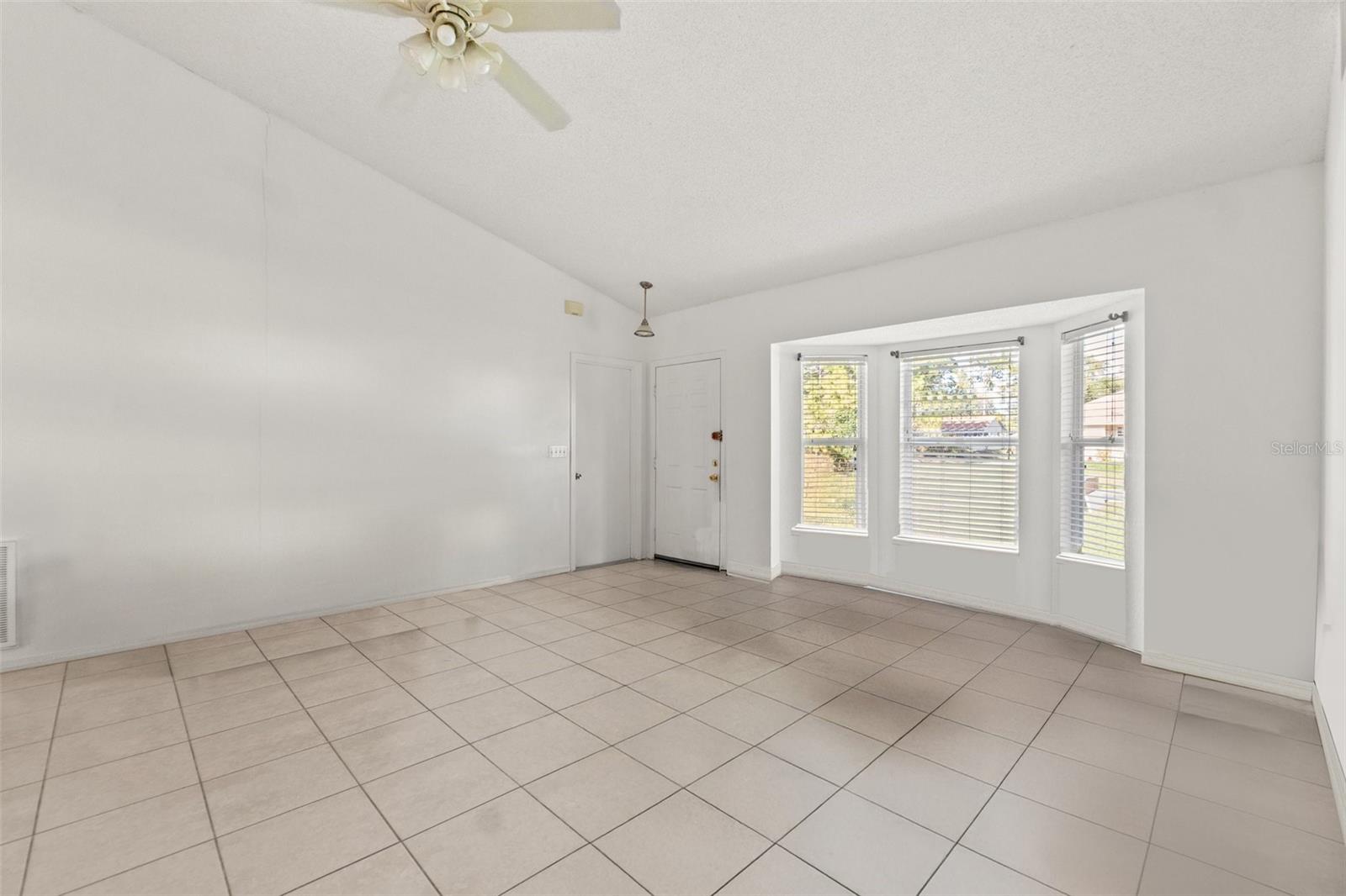 Image 7 of 27 For 13935 Coronado Drive