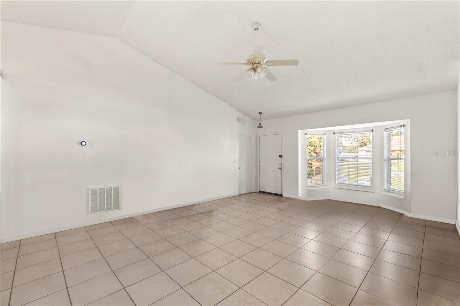 Image 8 of 27 For 13935 Coronado Drive