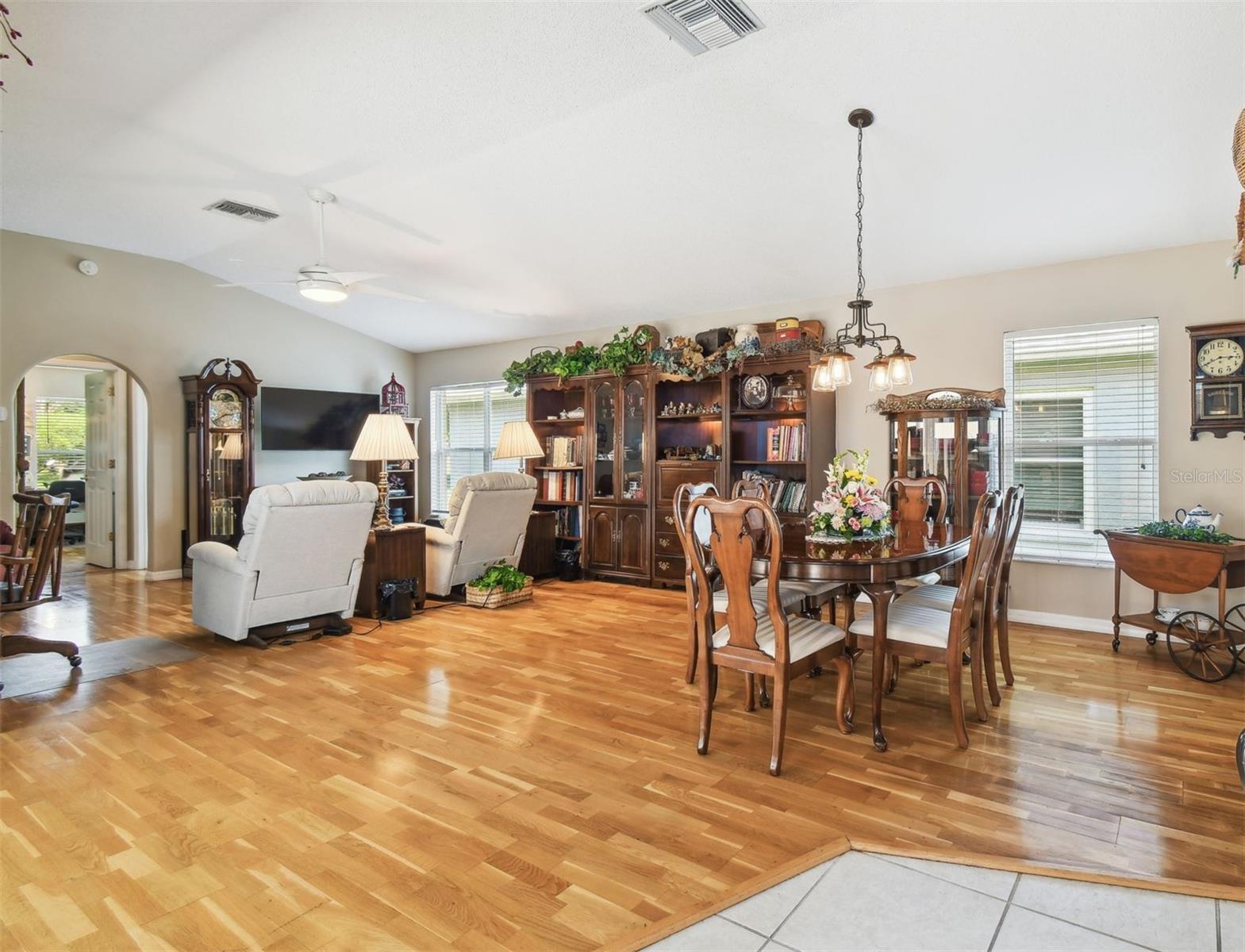 Image 4 of 57 For 11752 Wheatfield Loop