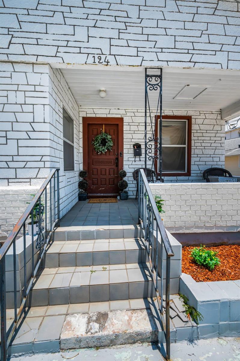 Listing photo id 1 for 124 Athens Street