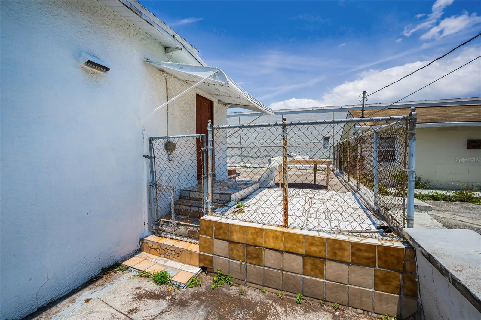 Listing photo id 5 for 124 Athens Street