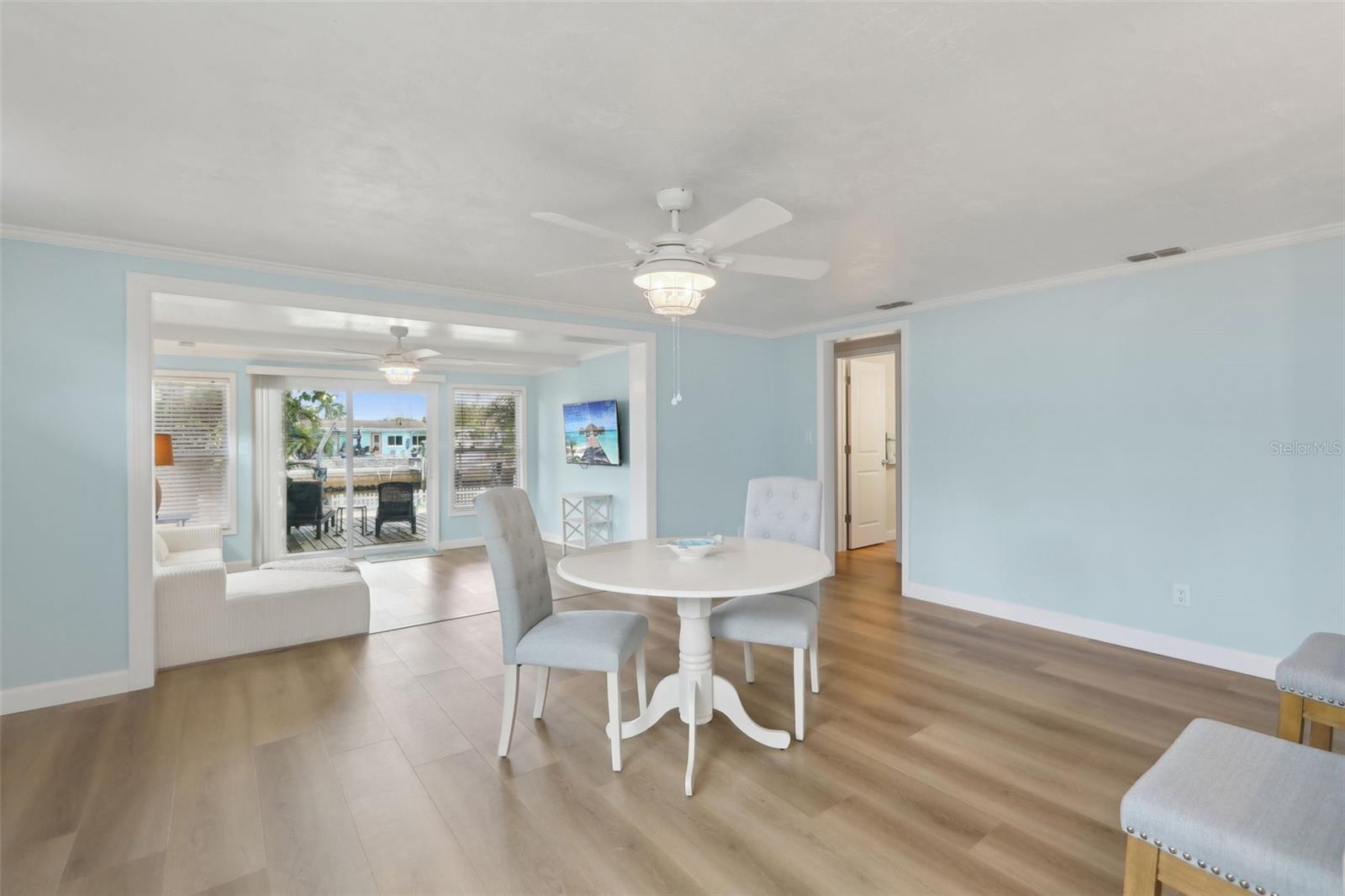 Listing photo id 8 for 4942 Blue Heron Drive