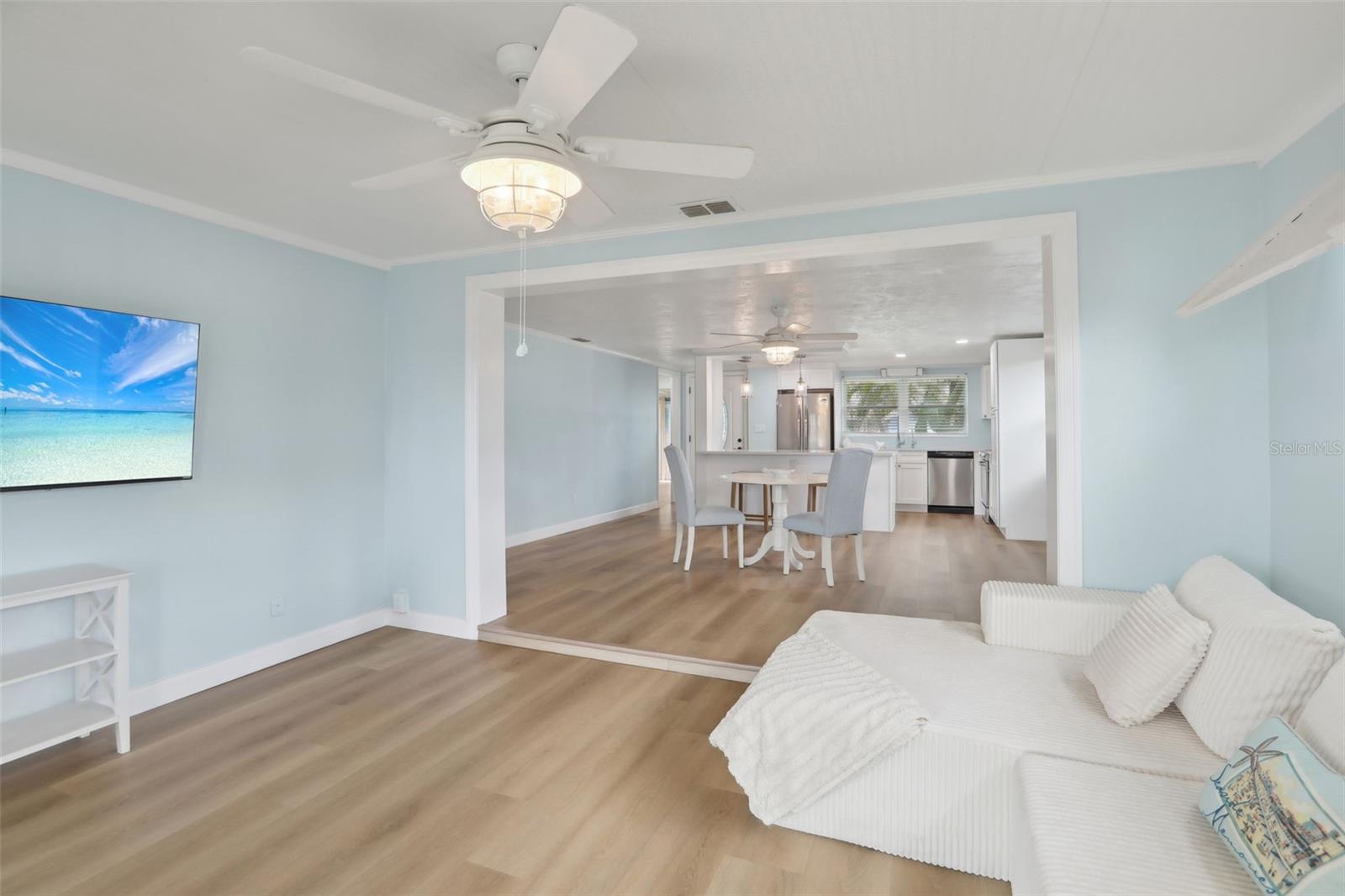 Listing photo id 11 for 4942 Blue Heron Drive