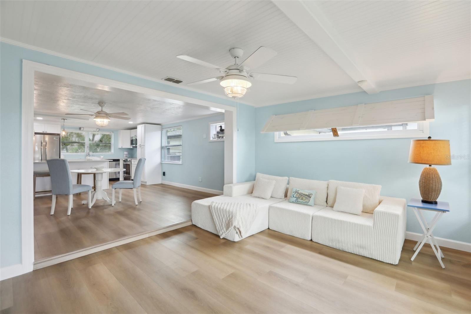 Listing photo id 12 for 4942 Blue Heron Drive