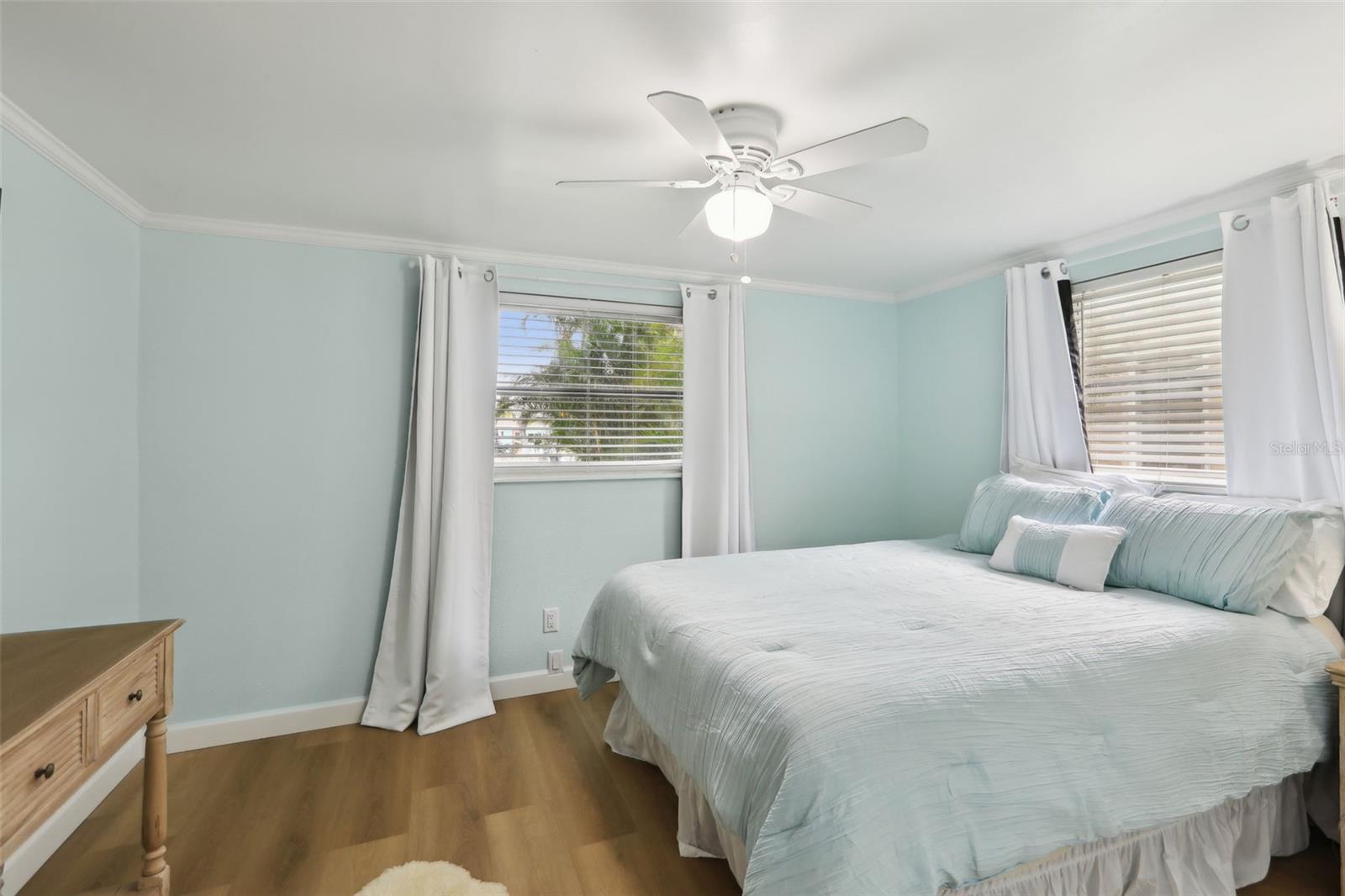 Listing photo id 13 for 4942 Blue Heron Drive