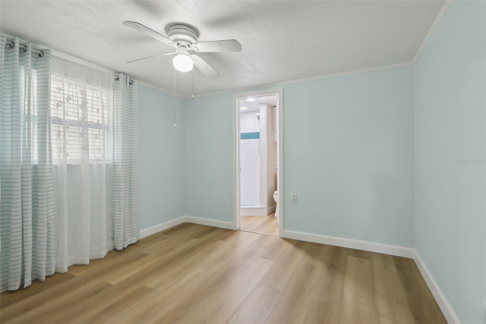 Listing photo id 16 for 4942 Blue Heron Drive