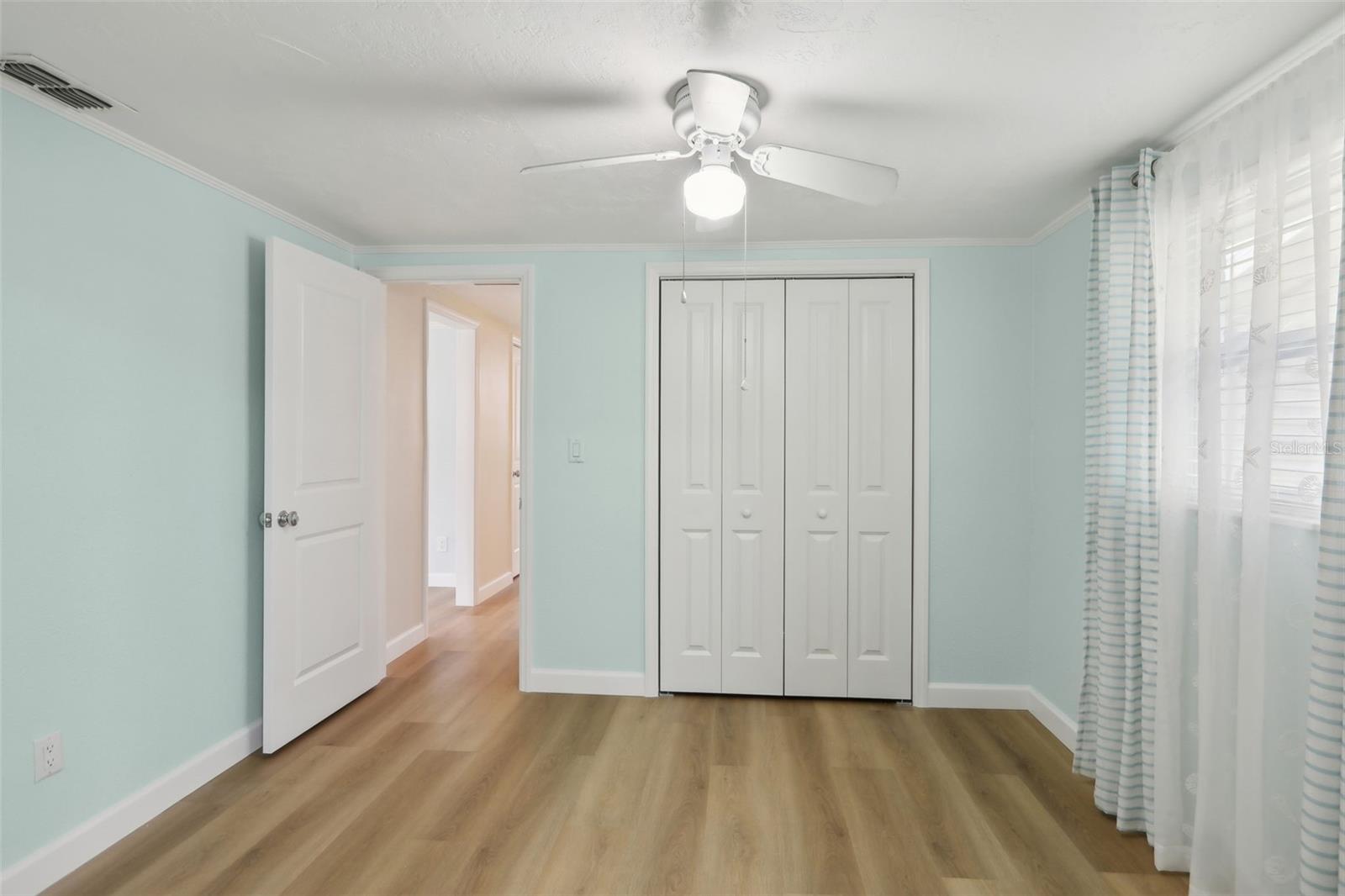 Listing photo id 17 for 4942 Blue Heron Drive