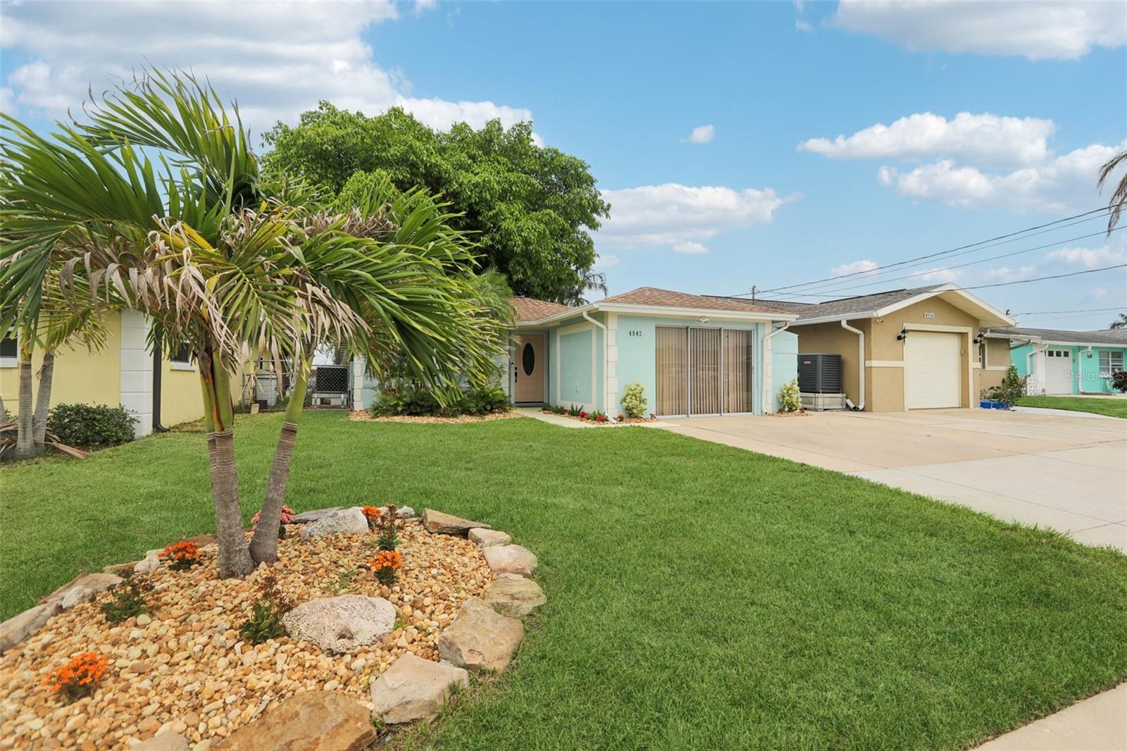 Listing photo id 0 for 4942 Blue Heron Drive