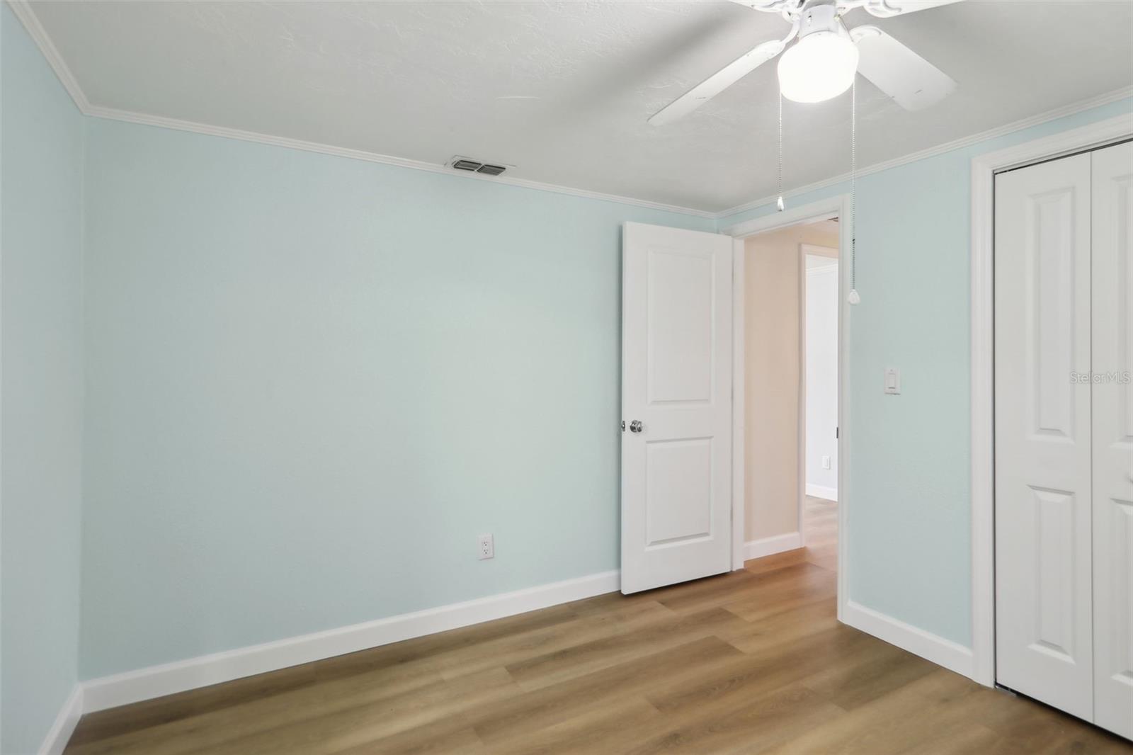 Listing photo id 18 for 4942 Blue Heron Drive