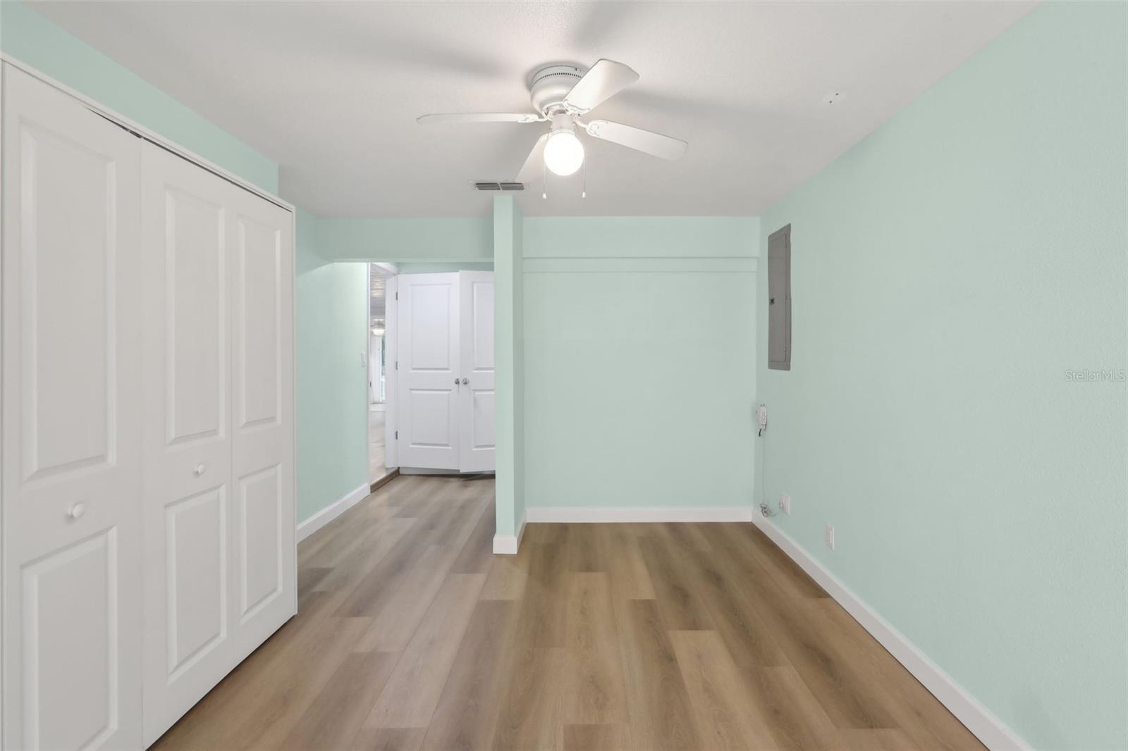 Listing photo id 20 for 4942 Blue Heron Drive